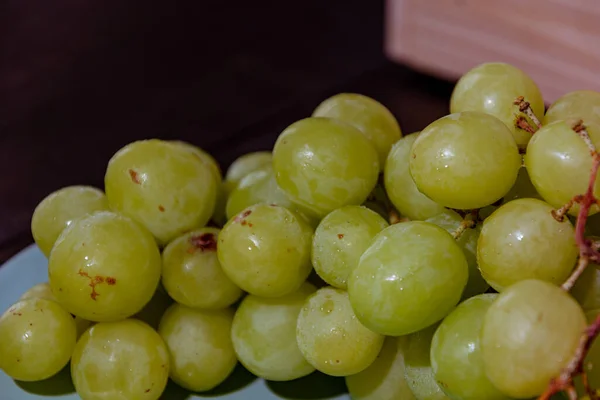 Frisch Geerntete Italienische Weiße Und Rosa Trauben — Stockfoto