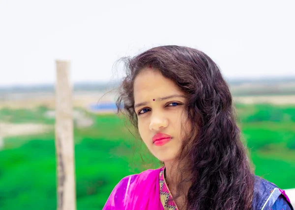 Tiro Cabeça Retrato Feliz Rajasthani Jovem Com Batom Vermelho Lábios — Fotografia de Stock