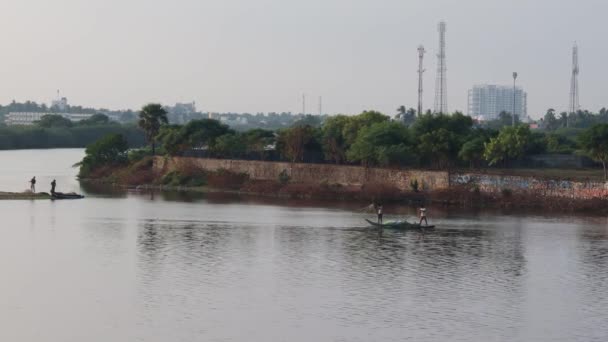 Chennai Tamilnadu Hindistan Ekim 2020 Sabah Bir Gölde Iki Balıkçının — Stok video