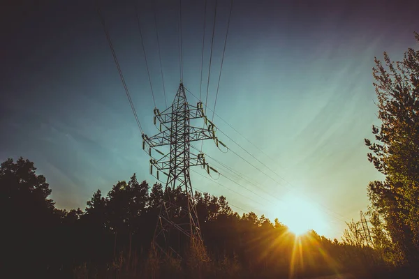 Kentsel atmosfer elektrik güç hattı karanlık görüntü fotoğraf akşam günbatımı arka plan şehir