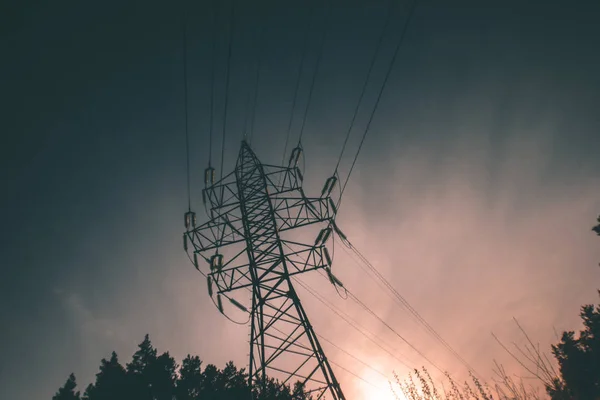 Kentsel atmosfer elektrik güç hattı koyu siyah görüntü fotoğraf akşam günbatımı arka plan şehir