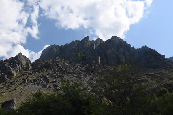 Steep climb to the mountains