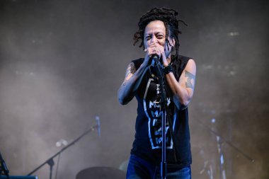 Khao Kho, Tayland - Fab 2, 2024: Jesada Teerapinan, T-Bone grubundan Gap T-Bone olarak da bilinir, 2024 Khao Kho Festivali 'nde bir konser verdi..