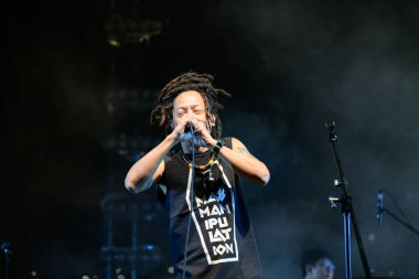 Khao Kho, Tayland - Fab 2, 2024: Jesada Teerapinan, T-Bone grubundan Gap T-Bone olarak da bilinir, 2024 Khao Kho Festivali 'nde bir konser verdi..