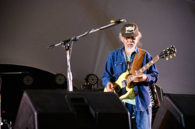 Khao Kho, Tayland - Fab 2, 2024: Surachai Chantimathawn, Caravan grubundan Nga Caravan olarak da bilinir, 2024 Khao Kho Festivali 'nde bir konser verdi..