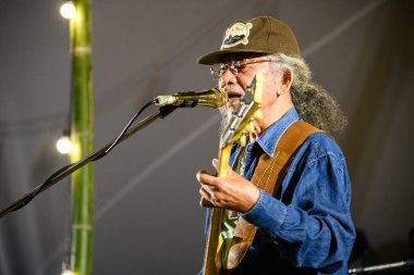 Khao Kho, Tayland - Fab 2, 2024: Surachai Chantimathawn, Caravan grubundan Nga Caravan olarak da bilinir, 2024 Khao Kho Festivali 'nde bir konser verdi..