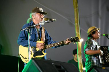 Khao Kho, Tayland - Fab 2, 2024: Surachai Chantimathawn, Caravan grubundan Nga Caravan olarak da bilinir, 2024 Khao Kho Festivali 'nde bir konser verdi..