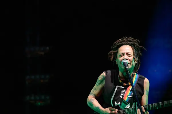 Khao Kho, Tayland - Fab 2, 2024: Jesada Teerapinan, T-Bone grubundan Gap T-Bone olarak da bilinir, 2024 Khao Kho Festivali 'nde bir konser verdi..