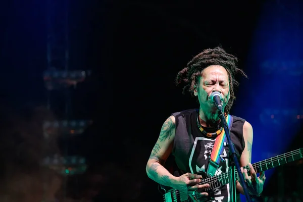 Khao Kho, Tayland - Fab 2, 2024: Jesada Jesada Teerapenun, T-Bone grubundan Gap T-Bone olarak da bilinir, 2024 Khao Kho Festivali 'nde bir konser verdi..