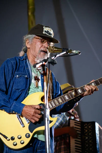 Khao Kho, Tayland - Fab 2, 2024: Surachai Chantimathawn, Caravan grubundan Nga Caravan olarak da bilinir, 2024 Khao Kho Festivali 'nde bir konser verdi..