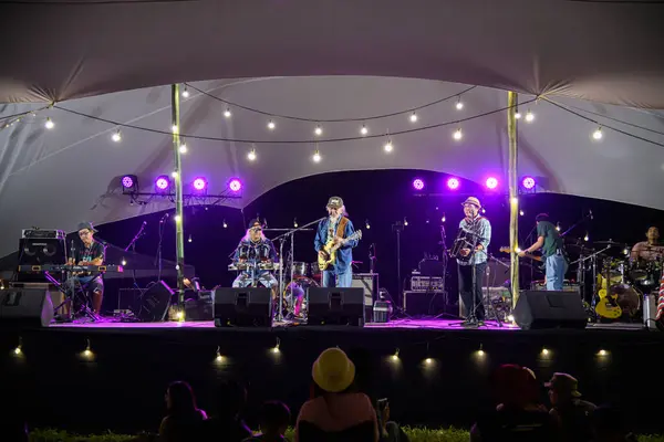 Khao Kho, Tayland - Fab 2, 2024: Surachai Chantimathawn, Caravan grubundan Nga Caravan olarak da bilinir, 2024 Khao Kho Festivali 'nde bir konser verdi..