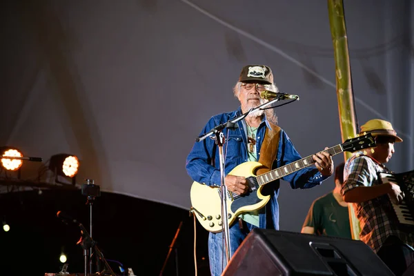 Khao Kho, Tayland - Fab 2, 2024: Surachai Chantimathawn, Caravan grubundan Nga Caravan olarak da bilinir, 2024 Khao Kho Festivali 'nde bir konser verdi..