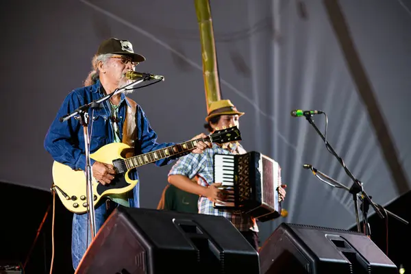 Khao Kho, Tayland - Fab 2, 2024: Surachai Chantimathawn, Caravan grubundan Nga Caravan olarak da bilinir, 2024 Khao Kho Festivali 'nde bir konser verdi..
