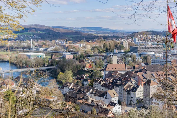 City view of Brugg Ost with Aare river, ancient town and Salzhaus. — Stock Photo, Image