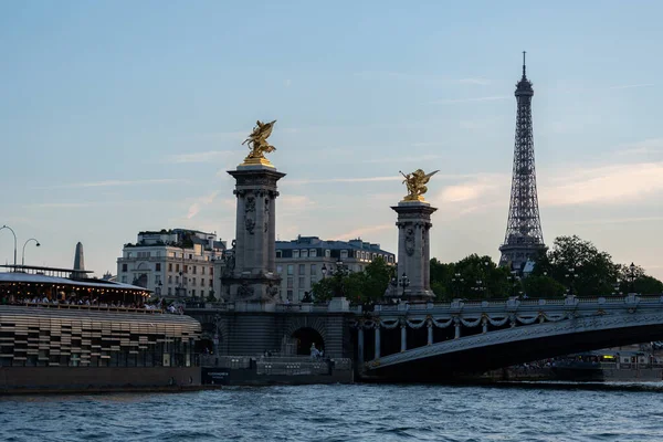 Vista Desde Río Sena Hasta Puente Arco Más Adornado Extravagante —  Fotos de Stock