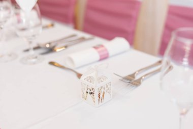 görkemli bir masa bir düğün yemeği için ayarla