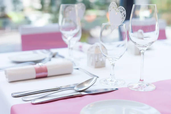 Schicke Tischdekoration Für Ein Hochzeitsessen — Stockfoto