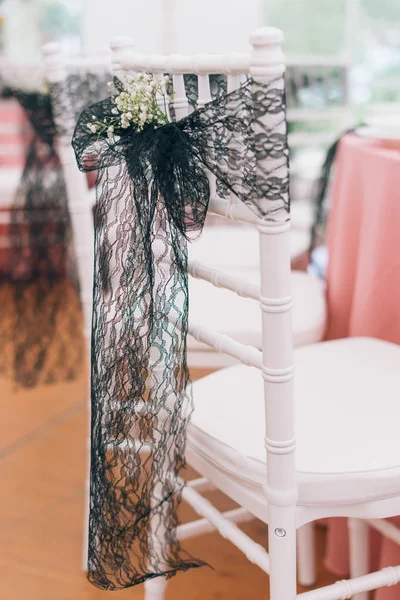 Cadeira Casamento Com Fita Rosa Preto Decoração — Fotografia de Stock