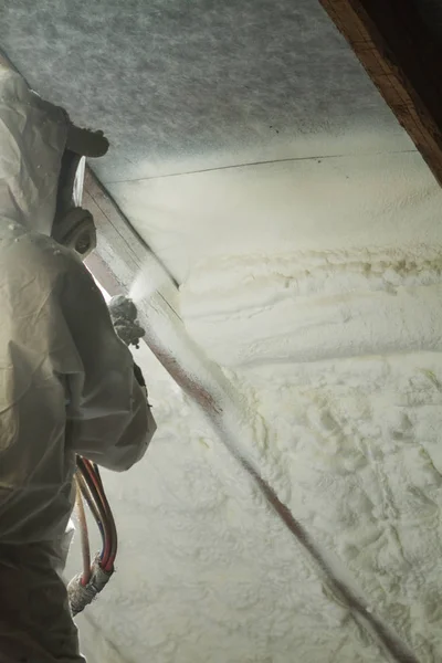 Pulvérisation de mousse de polyuréthane pour toit — Photo