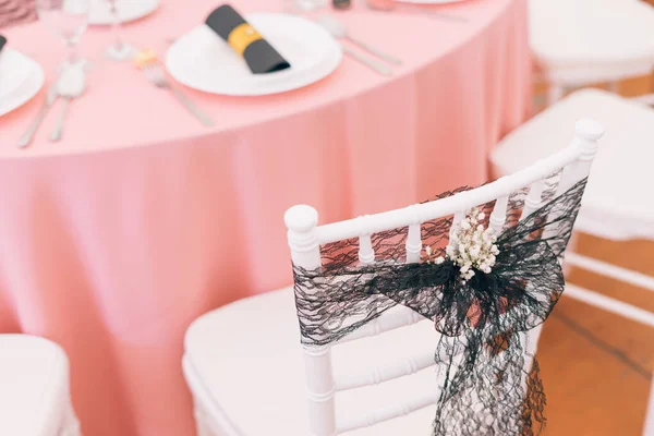Bruiloft stoel met lint — Stockfoto