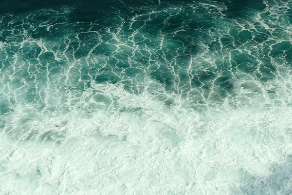 Scogliere Vicino Mare Acqua Blu — Foto Stock