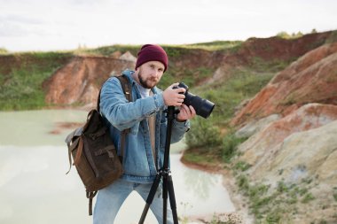 A professional photographer shoots wildlife with his camera