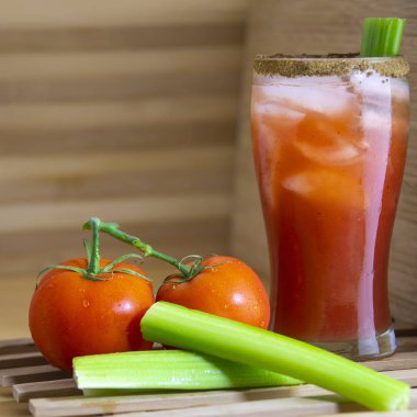 Domates ve kereviz ile Kanada sezar kokteyl Kare resmi