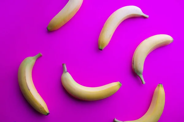Bananas Fundo Rosa — Fotografia de Stock
