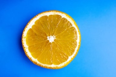 Mavi arka planda turuncu slayt 