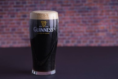 Dublin 'in yatay manzaralı bira fabrikasından gelen koyu bir İrlanda birası.