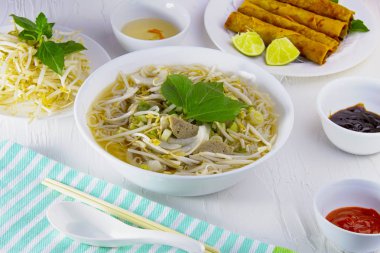 Bir Pho Vietnamlı erişte çorbası.