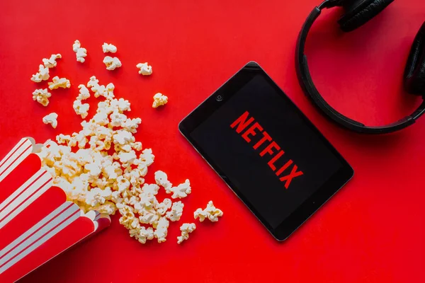 Калгари Альберта Канаде Июня 2020 Года Ipad Логотипом Netflix Экране — стоковое фото