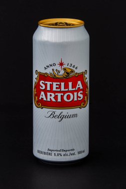 Calgary, Alberta, Kanada. Haziran 08, 2020. İzole edilmiş Stella Artois Tallboy Bira Kutusu.