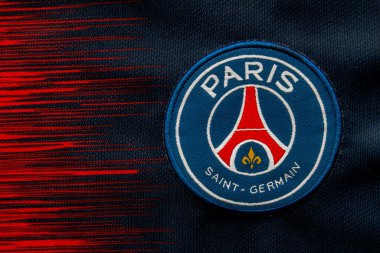 Calgary, Alberta, Kanada. 10 Temmuz 2020. Paris Saint Germain Futbol Takımı forma üzerindeki logolarına yakın..