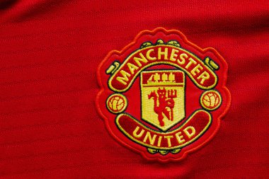 Calgary, Alberta, Kanada. 10 Temmuz 2020. Manchester United futbolu forma logolarına yakın.
