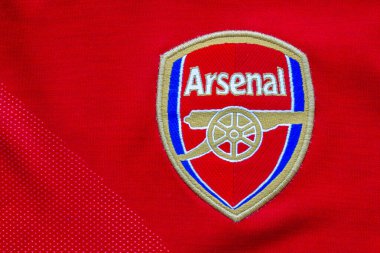 Calgary, Alberta, Kanada. 10 Temmuz 2020. Arsenal futbolu forma logolarına yakın.