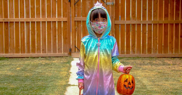 Kindergartener Wearing Facemask Holding Pumpkin Jack Lantern Halloween Pandemic Concept — Stock Photo, Image