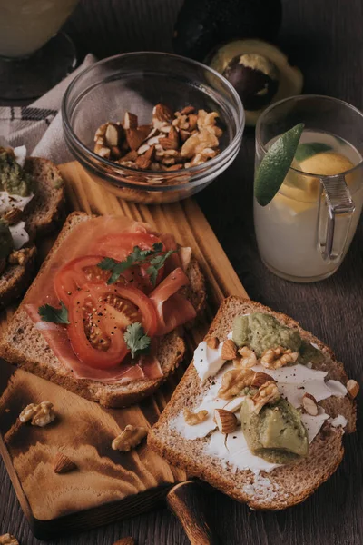 Dilicious Tray Toast Avocado Ham Serrano Lemonade — Stock fotografie