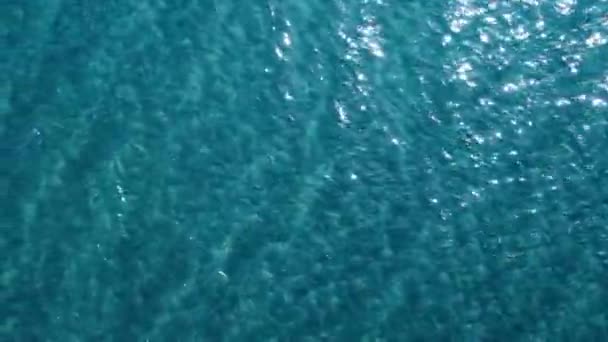 蓝色水晶海洋的空中生命镜头 — 图库视频影像