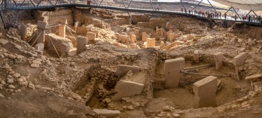 Göbeklitepe, Şanlıurfa/Türkiye: 17 Eylül, 2019. Bir tepenin üzerine inşa edilmiş eski bir Neolitik kutsal alanın kalıntıları. Dünyanın en eski dini yapılarıdır. Göbeklitepe Panoramik manzara .