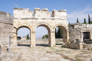 Hierapolis antik şehir kalıntıları, Kuzey Roma Kapısı, Pamukkale, Denizli, Türkiye