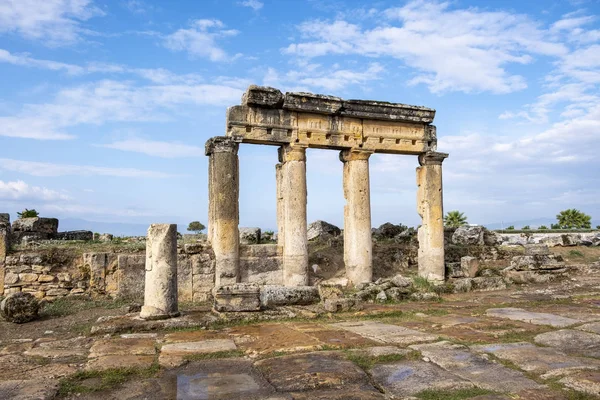 Παλαιά Αρχαία Ερείπια Της Ρωμαϊκής Πόλης Ιεράπολης Στο Παμούκαλε Τουρκία — Φωτογραφία Αρχείου