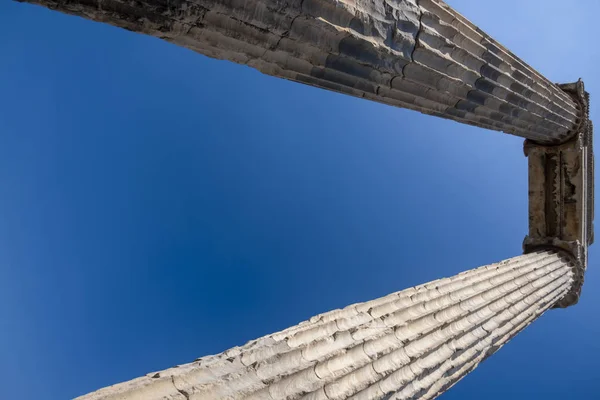 Храм Аполлона Дидиме Apollon Temple Руины Крепости Аполло Дидиме Турция — стоковое фото