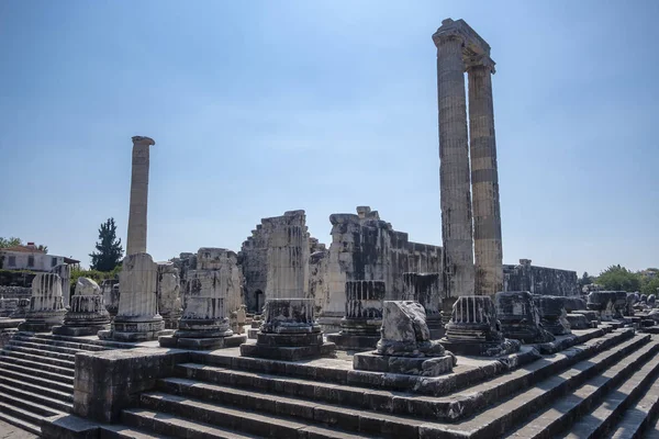 Храм Аполлона Дидиме Apollon Temple Руины Крепости Аполло Дидиме Турция — стоковое фото