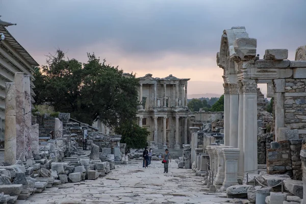 エペソ トルコ 2019年9月25日 ギリシャの遺跡都市エペソの有名な図書館 エフェソス エフェス イズミル トルコ — ストック写真