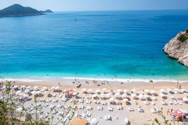 Antalya, Türkiye. 29 Eylül 2019 'da Türkiye' nin Antalya kentinde yer alan Kaputas Sahili, gök mavisi sular ve altın kumlarla ünlüdür..