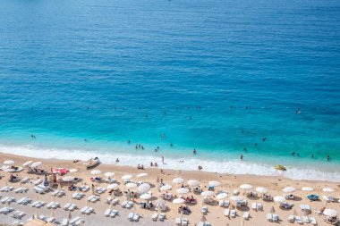 Antalya, Türkiye. 29 Eylül 2019 'da Türkiye' nin Antalya kentinde yer alan Kaputas Sahili, gök mavisi sular ve altın kumlarla ünlüdür..