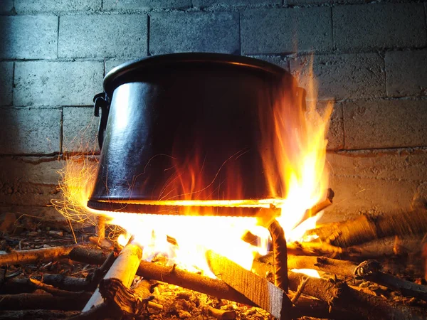 Moerbessenmelasse Maken Een Grote Ketel Houtvuur Koken Grote Pot Moerbei — Stockfoto