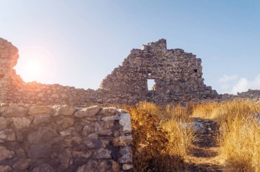 Rodos Asklipio kalıntılarında akşam güneş ışığı, Yunanistan