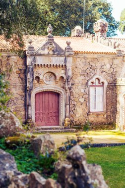 Sintra şirin bir ortaçağ binası (Lizbon, Portekiz)